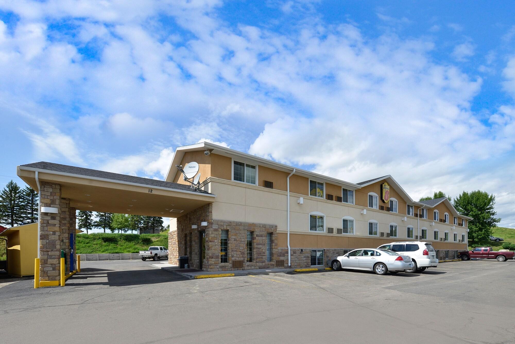 Hotel Super 8 By Wyndham Minot Airport Exterior foto