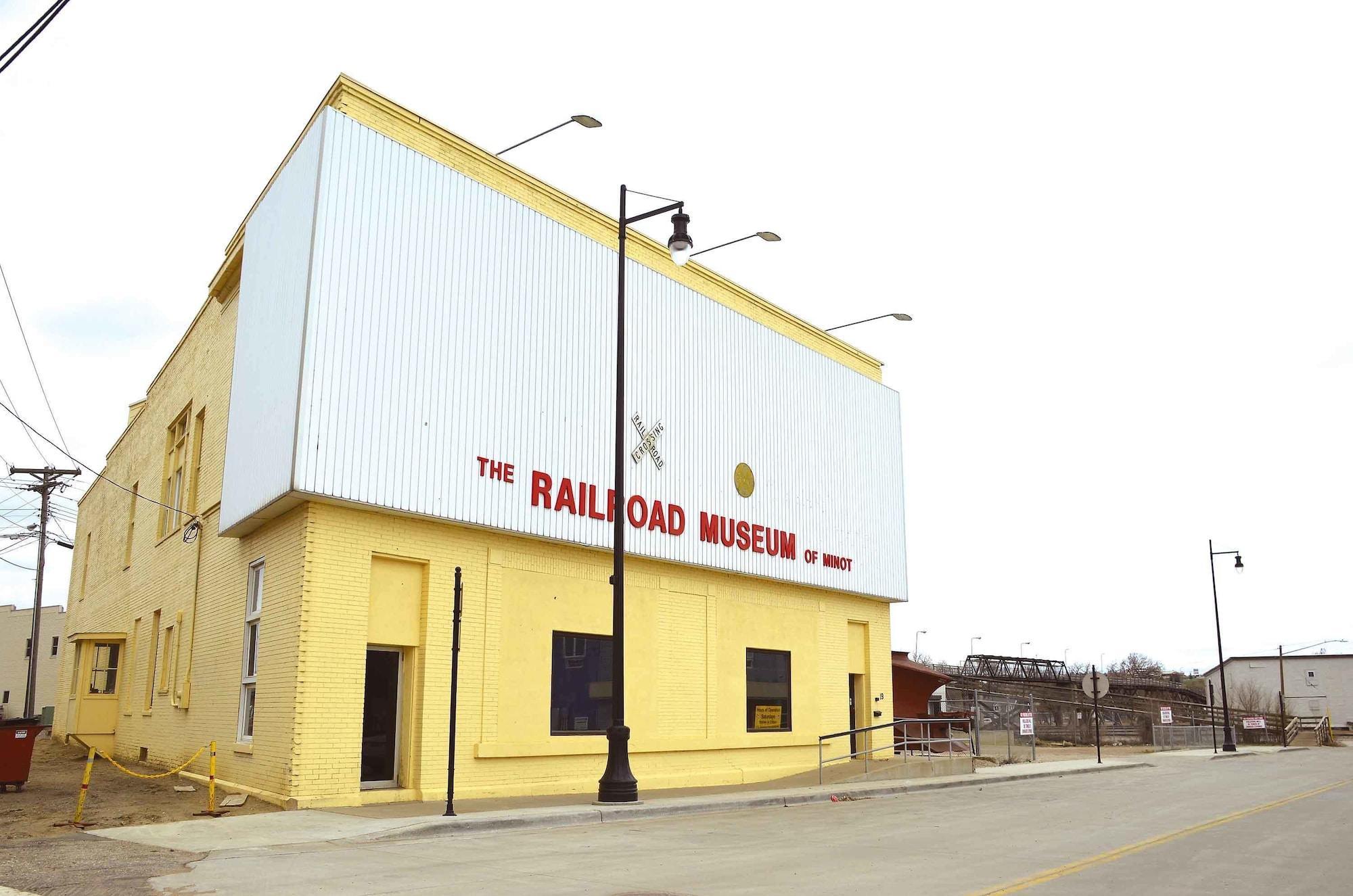 Hotel Super 8 By Wyndham Minot Airport Exterior foto