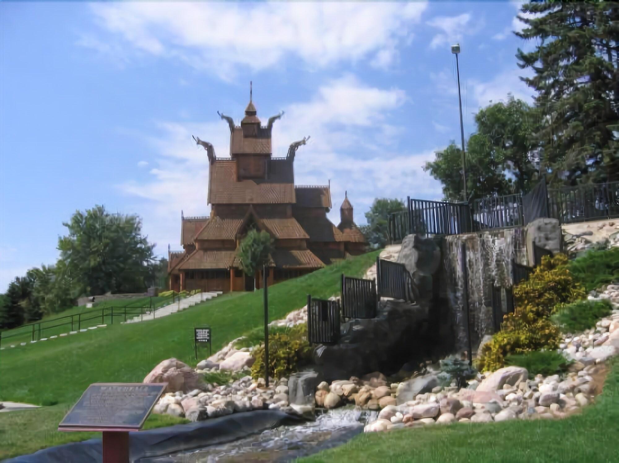 Hotel Super 8 By Wyndham Minot Airport Exterior foto
