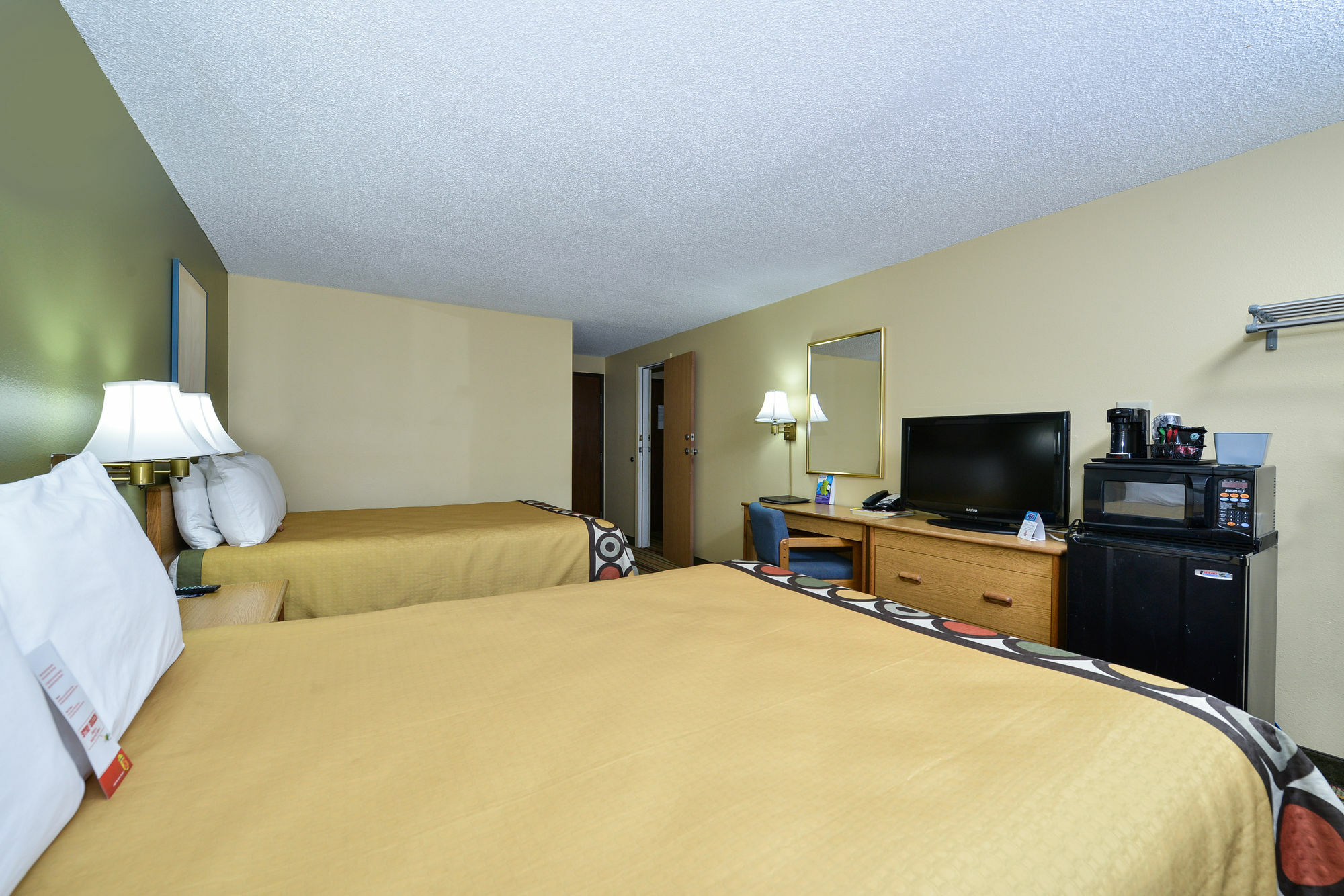 Hotel Super 8 By Wyndham Minot Airport Exterior foto